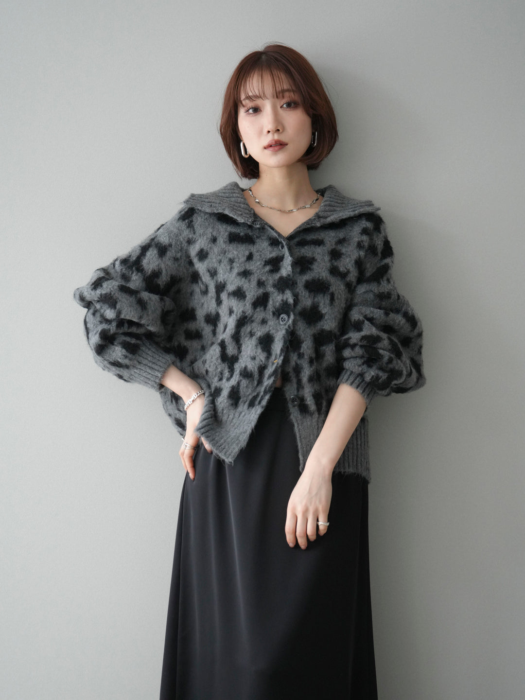 [予約]スタンドネックレオパード柄ニットカーディガン/gray