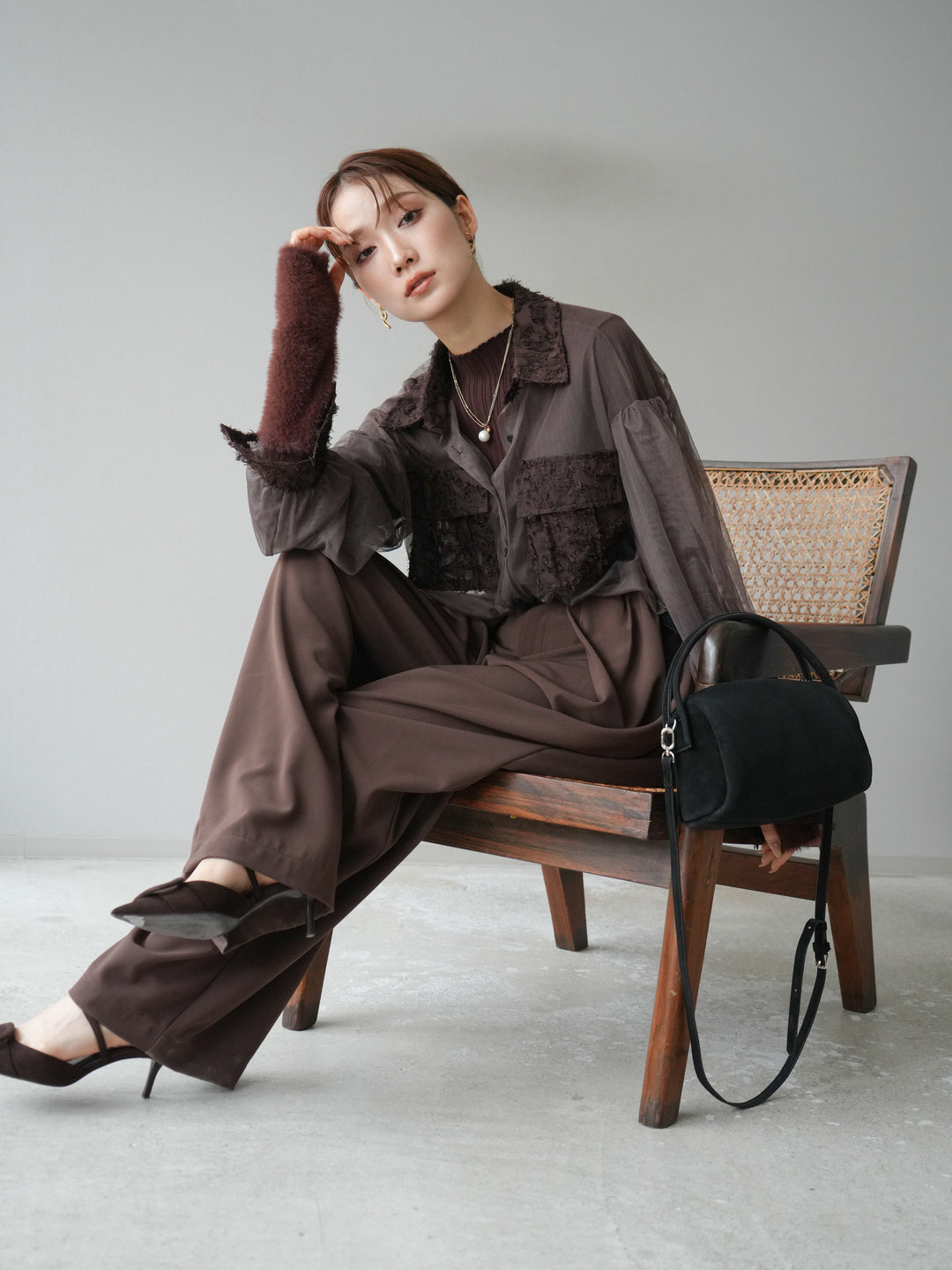 [SET]フリンジジャガード×チュールレイヤードシャツ+アームシャギーランダムリブニットトップス+ベルト付タックワイドパンツ(3set)