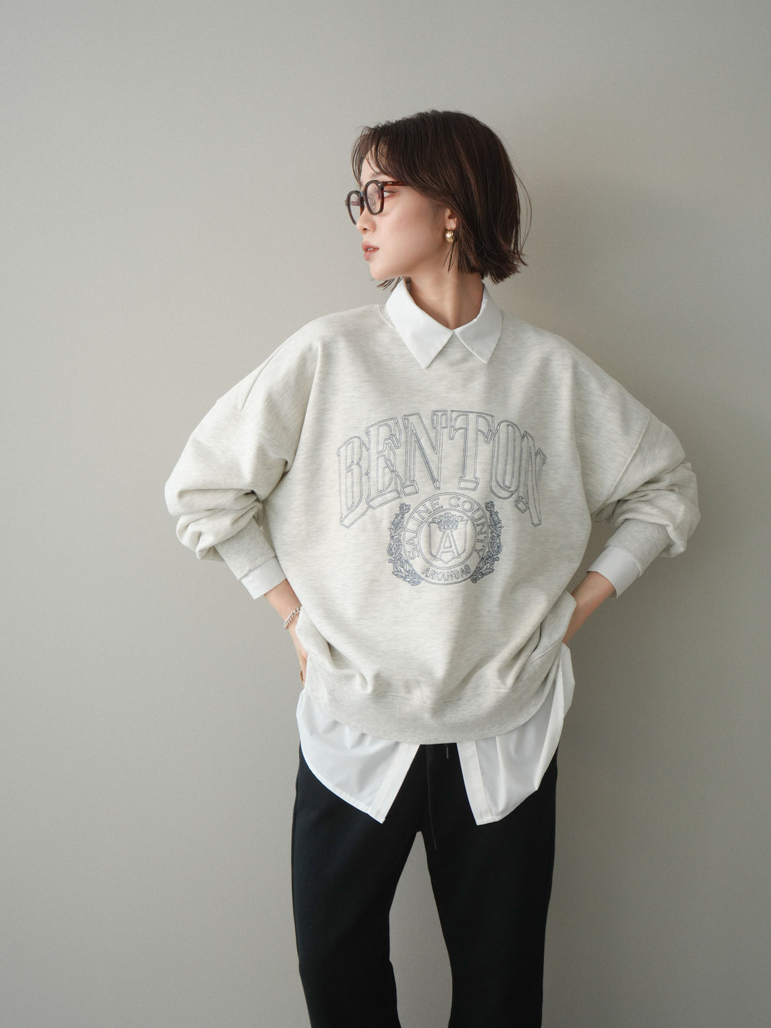 [SET]カレッジロゴ刺繍BIGスウェットプルオーバー+ボウタイ付オーバーシャツ(2set)