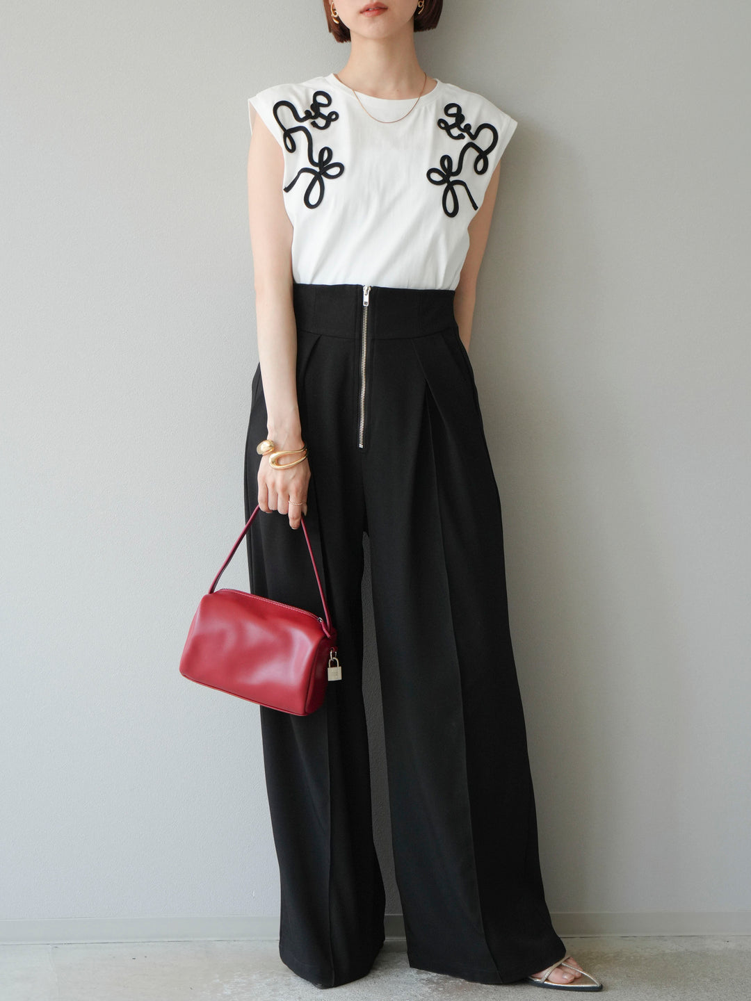 [SET]コード刺繍フレンチスリーブTシャツ+選べるアクセセット(2set)