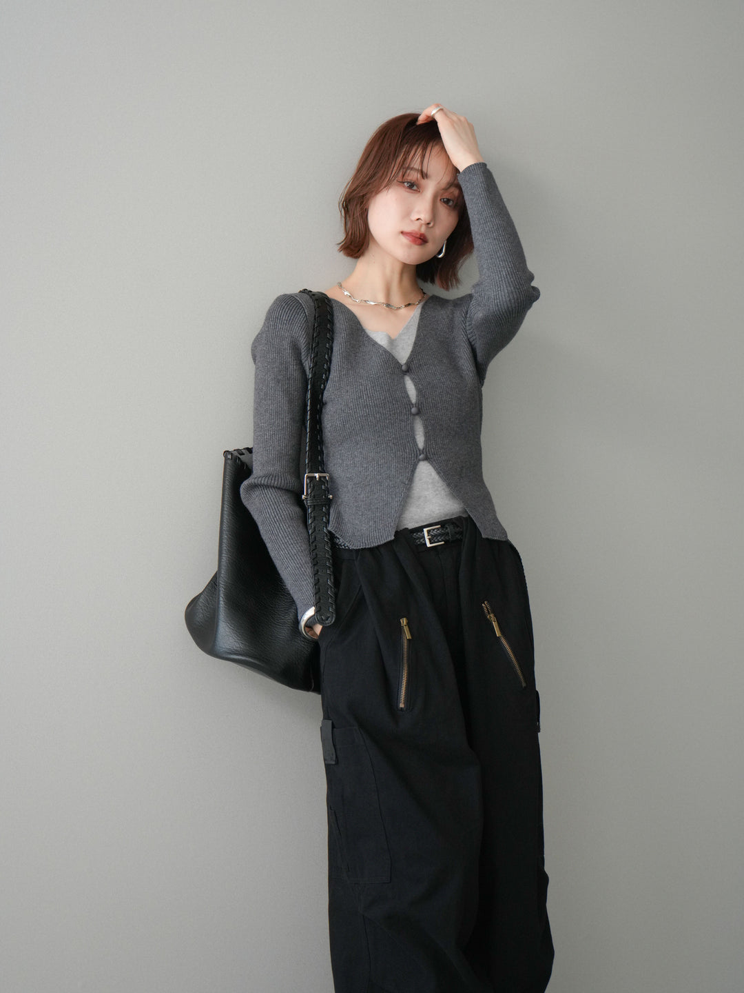 [予約]Vネック配色レイヤードスリットニットトップス/charcoal