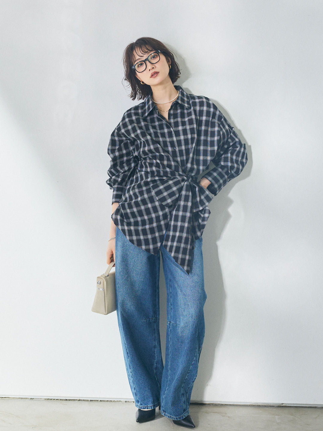 【Allure】[SET]ウエストアシメリボンシャツ+アシメカーブデニムパンツ(2set)