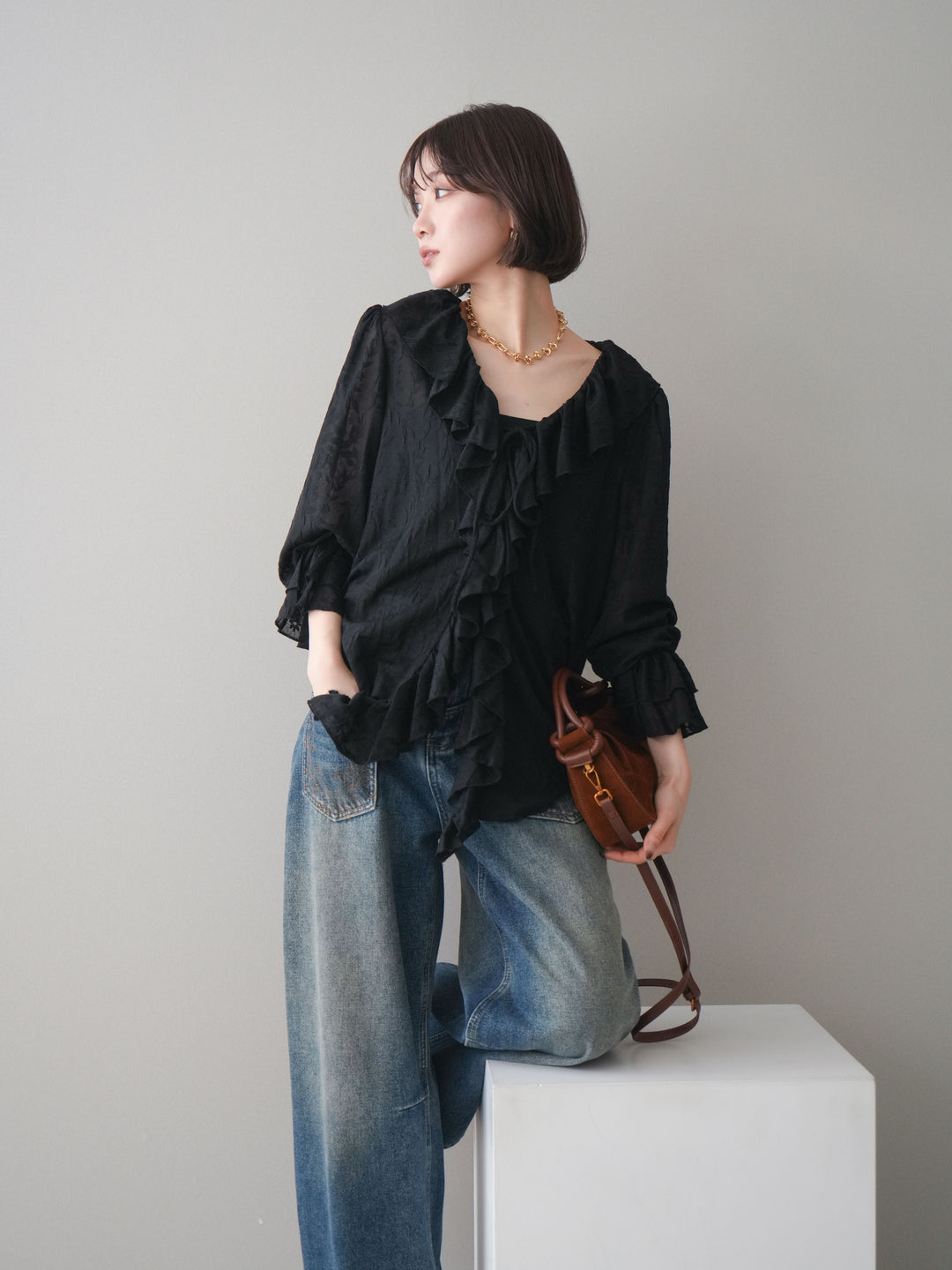 [予約]ラッフルレーススリットブラウス/black