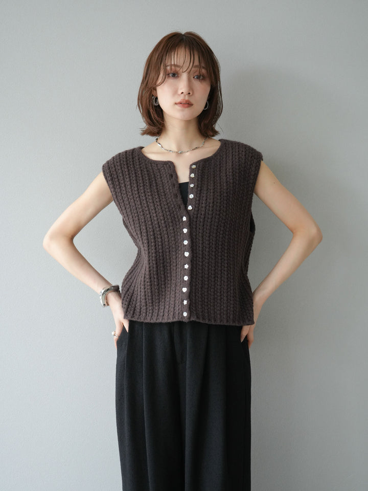 [予約]ランダムボタンニットベスト/ブラウン