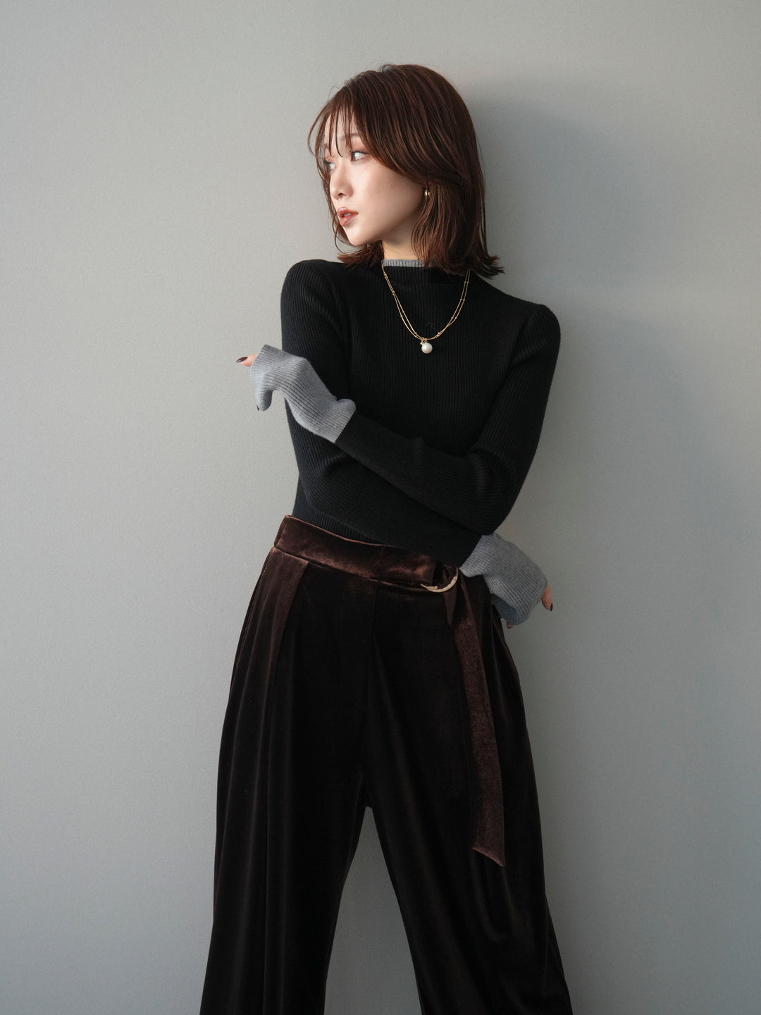 [予約]袖ボタンハイネック配色リブニットトップス/black