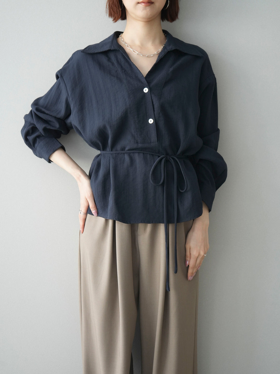 [SET]Vネック変形ラインシャツ+ベルト付キーホルダーモチーフワイドパンツ(2set)