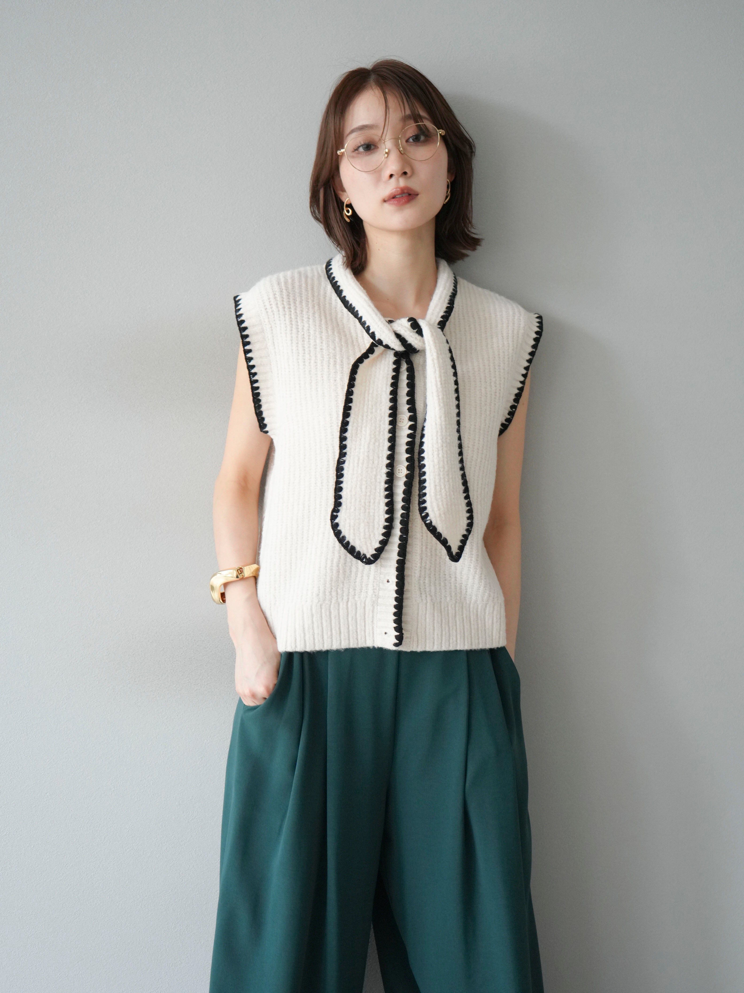 予約]ステッチデザインボウタイニットベスト/アイボリー – Lumier