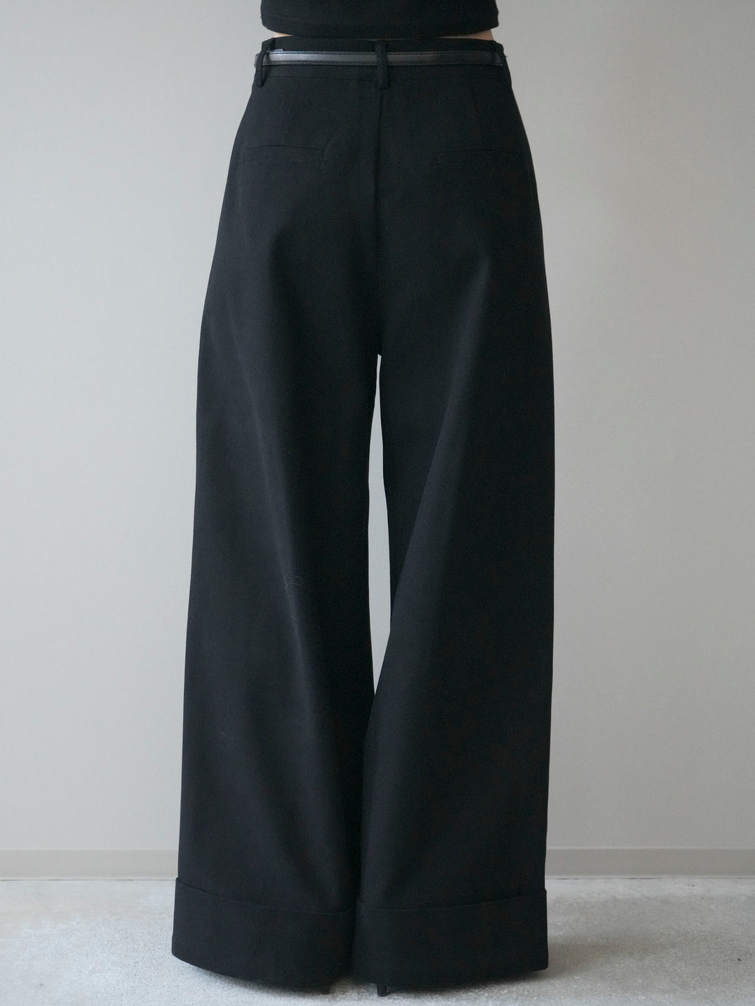 [予約]ベルト付き折り返しコットンツイルワイドパンツ/black