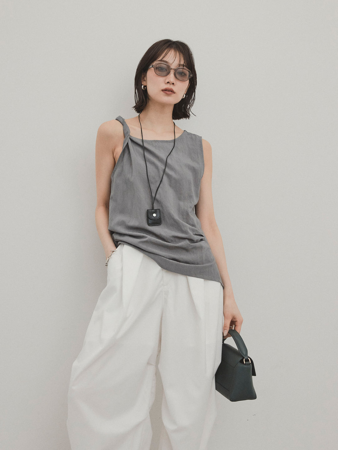 [SET] 扭紋無袖上衣配皮項鍊 + 扭紋無袖上衣配皮項鍊 (2件套)