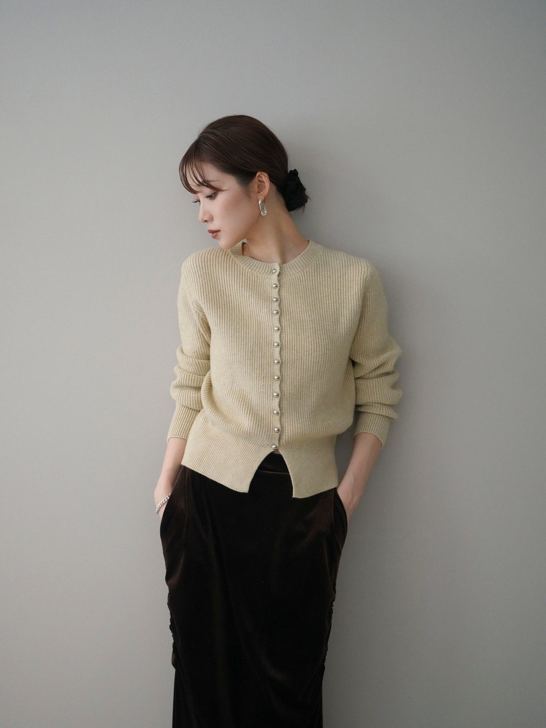 [SET]シルバーボタン畦編みニットカーディガン+ギャザーベロアスカート(2set)