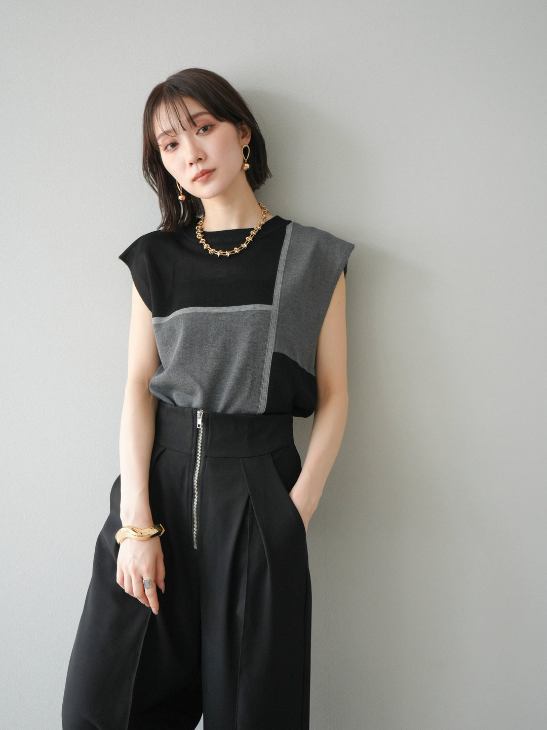 【預購】同色系無袖針織套頭衫/黑色