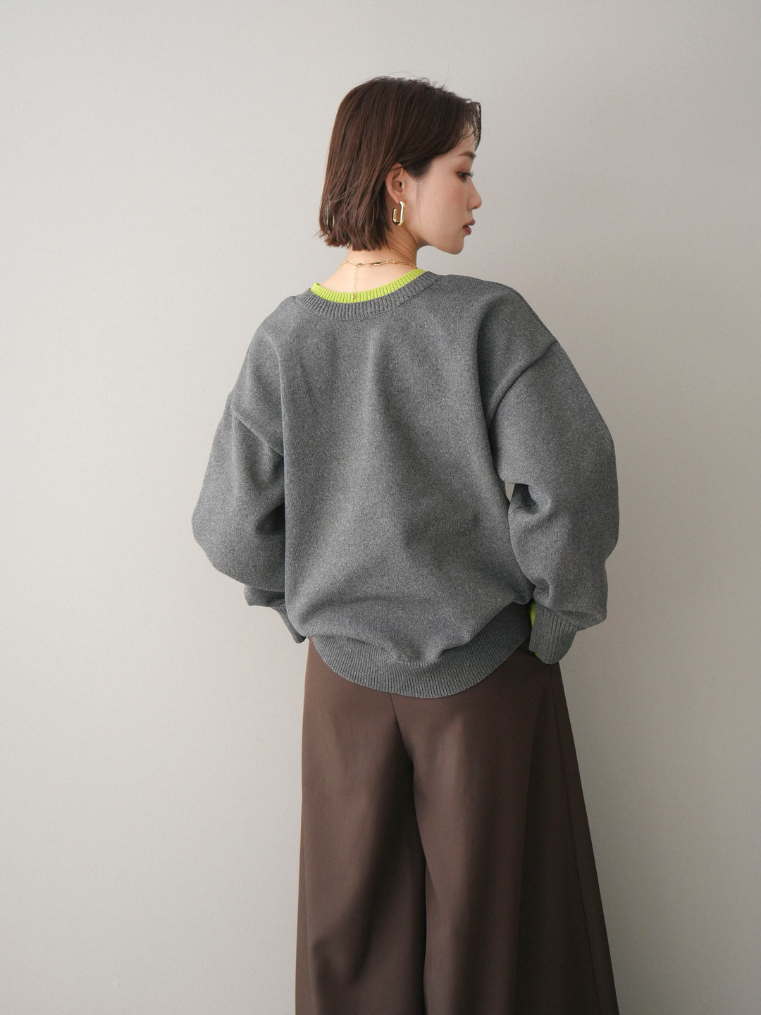 [予約]2WAYネック配色レイヤードニットプルオーバー/charcoal