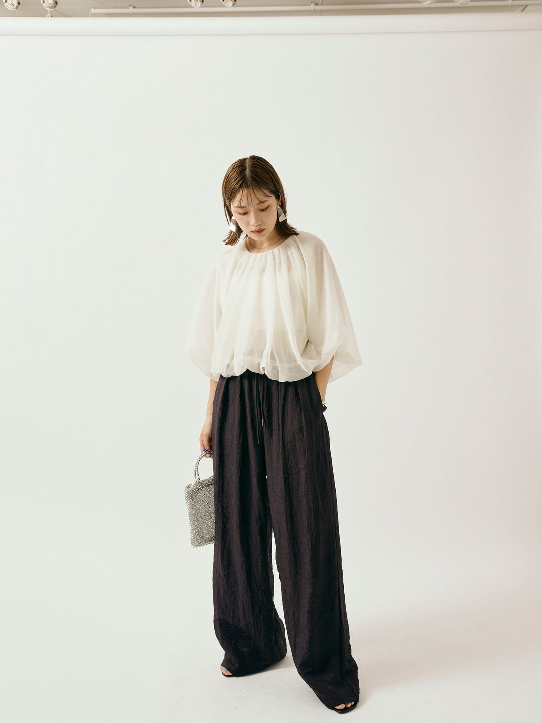 【Allure】[SET]オーガンジーバルーンショートブラウス+シャイニースラブシアーワイドパンツ(2set)