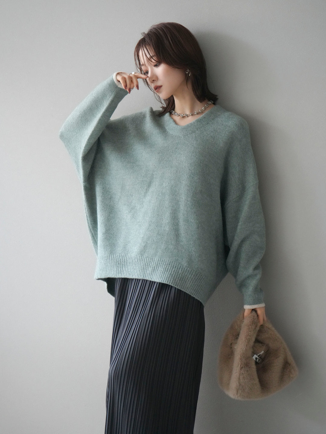 [SET]Vネック配色スリーブニットプルオーバー+選べるアクセセット(2set)