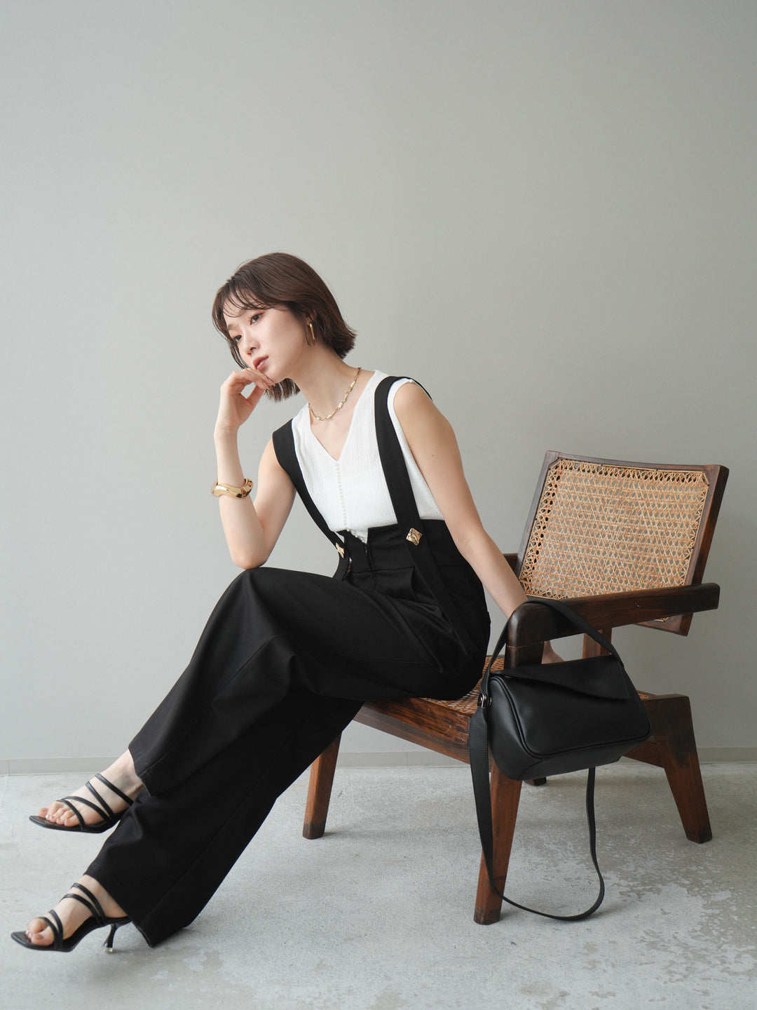 【預購】珍珠圖案V領針織上衣/白色