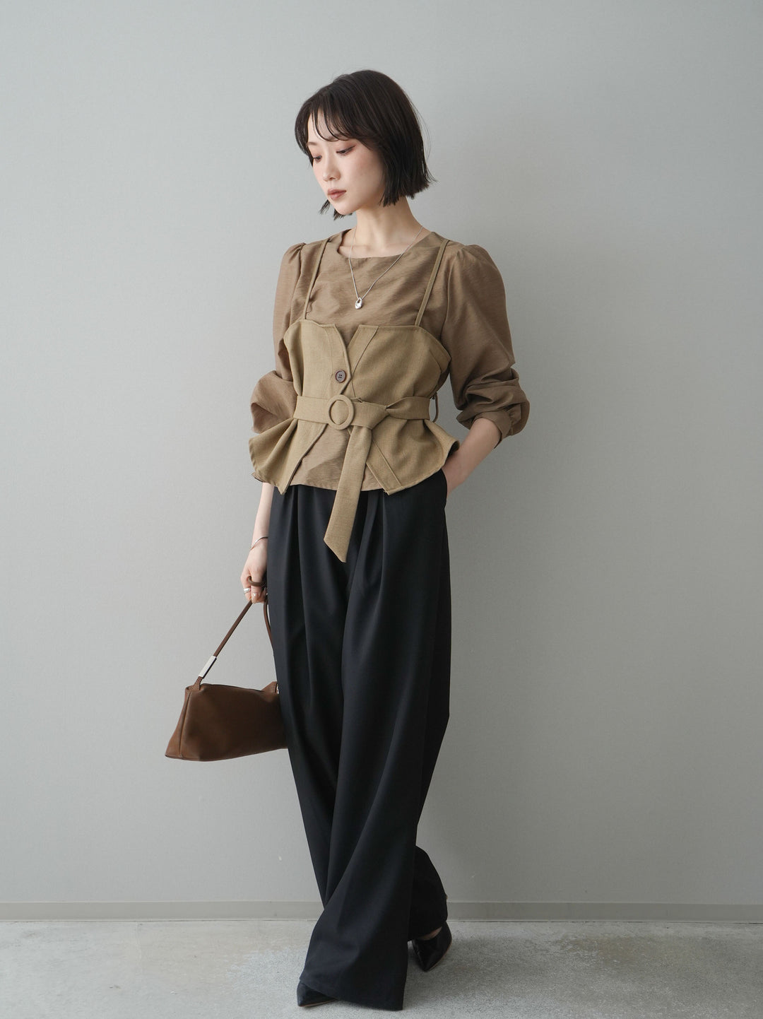 [SET]異素材ビスチェドッキングブラウス+ベルト付キーホルダーモチーフワイドパンツ(2set)