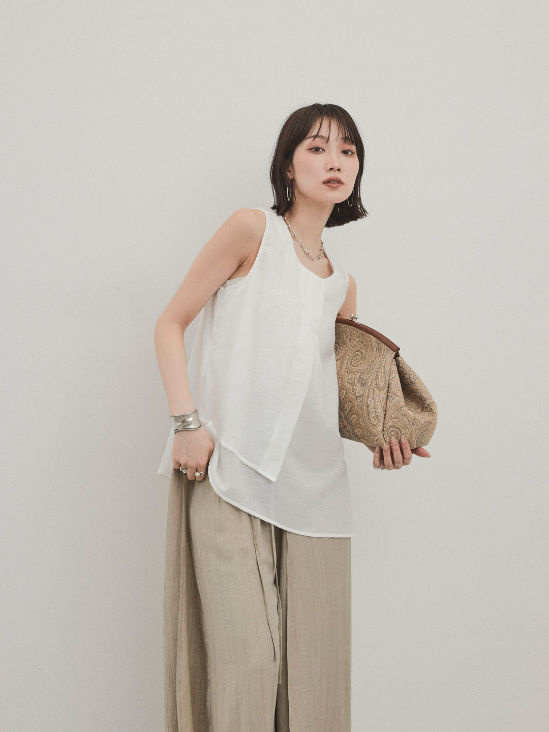 [SET]シアータックアシンメトリーブラウス+ワッシャーサテンレイヤードスカートパンツ(2set)