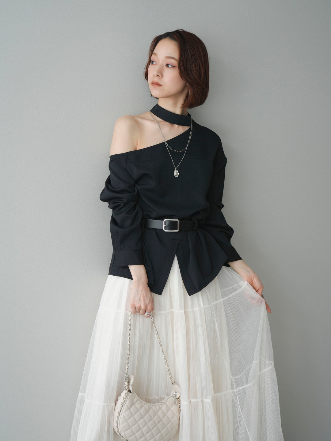 [SET]ベルト付ワンショルダースリットブラウス+ラメプリーツレイヤードチュールロングスカート(2set)