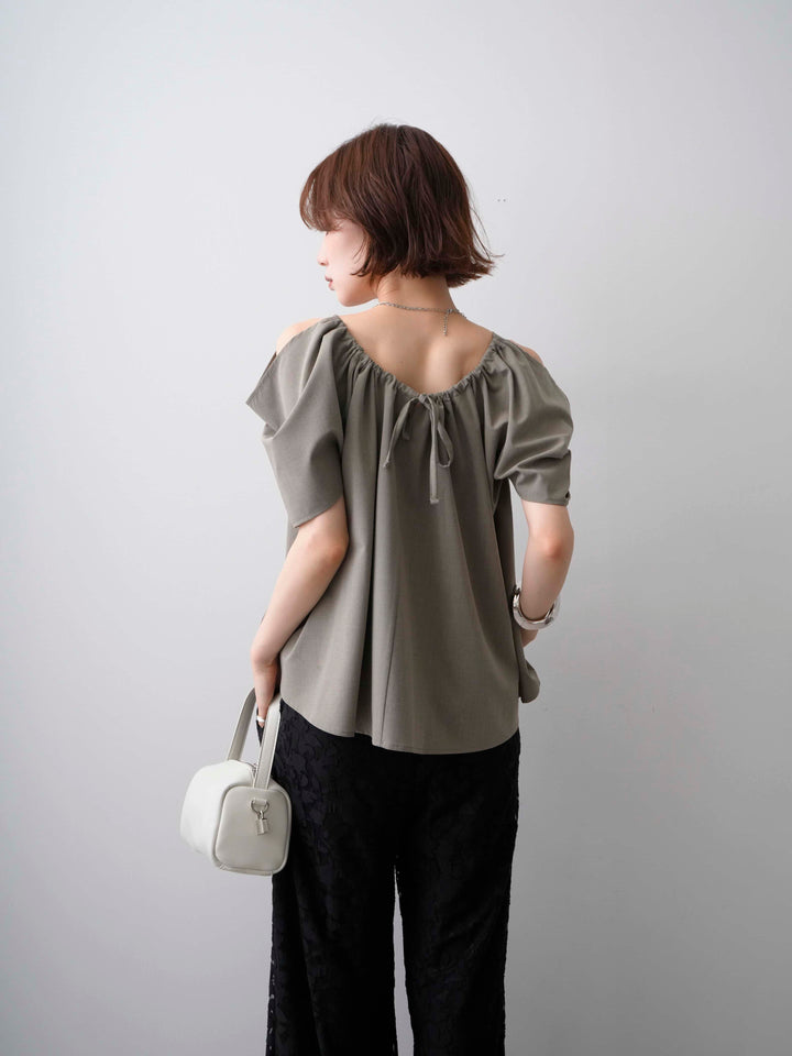 [予約]オープンショルダーギャザートップス/ashkhaki