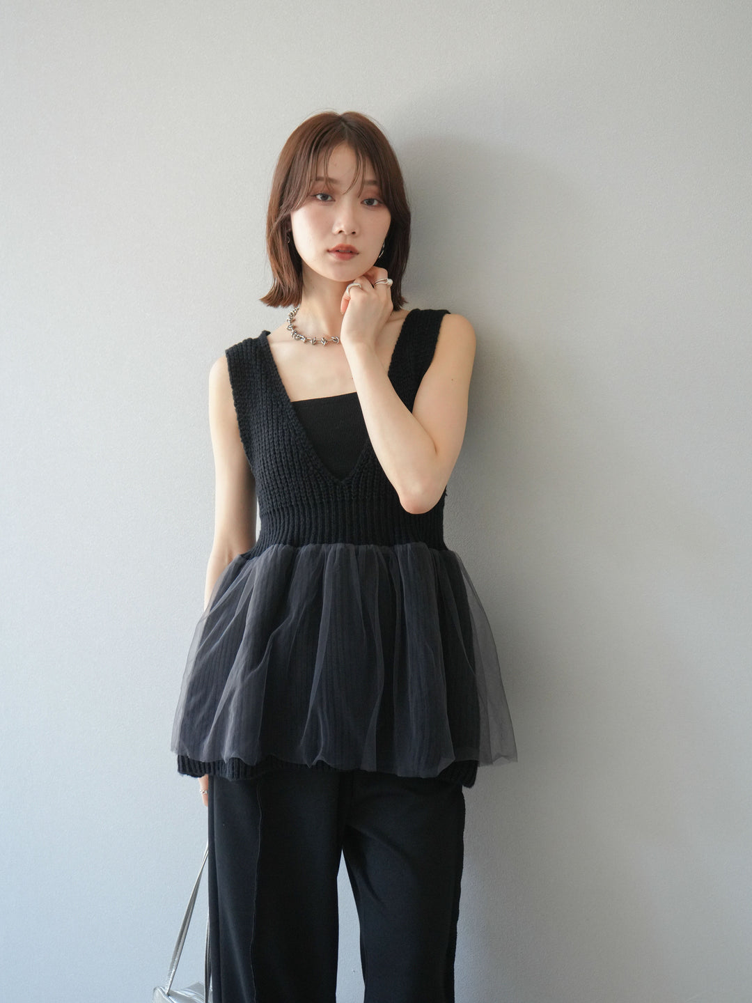 [SET] 薄紗層疊荷葉邊針織背心 + 兩用設計運動褲（2 件組）