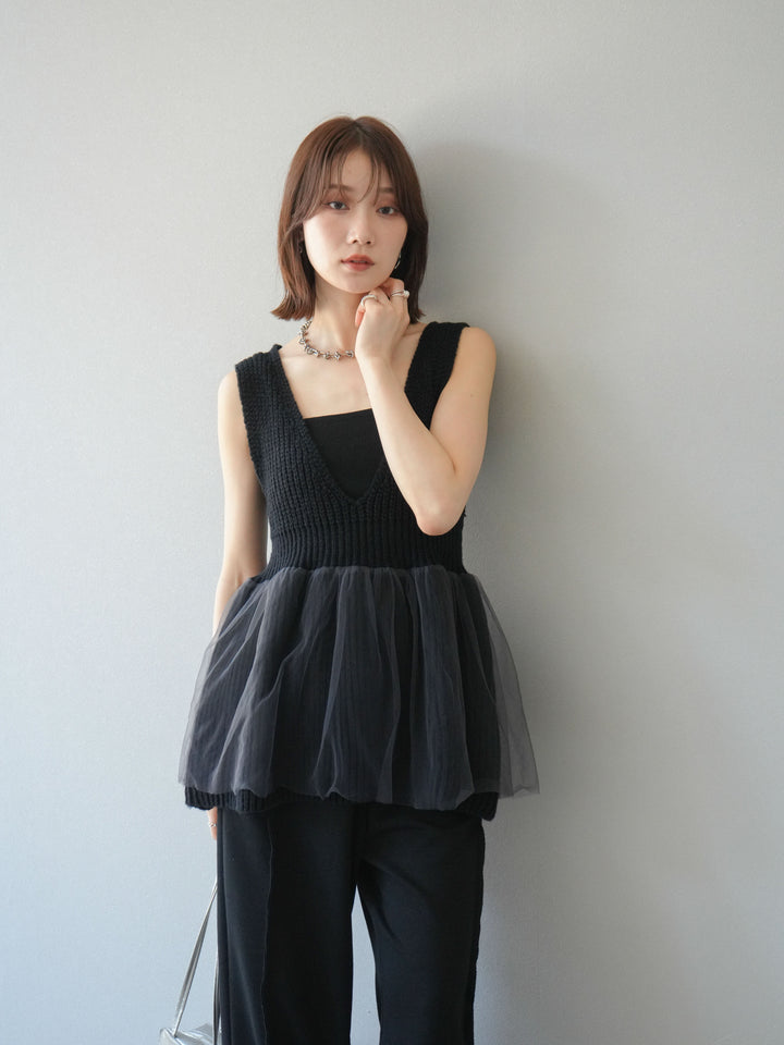 [SET] 薄紗層疊荷葉邊針織背心 + 兩用設計運動褲（2 件組）