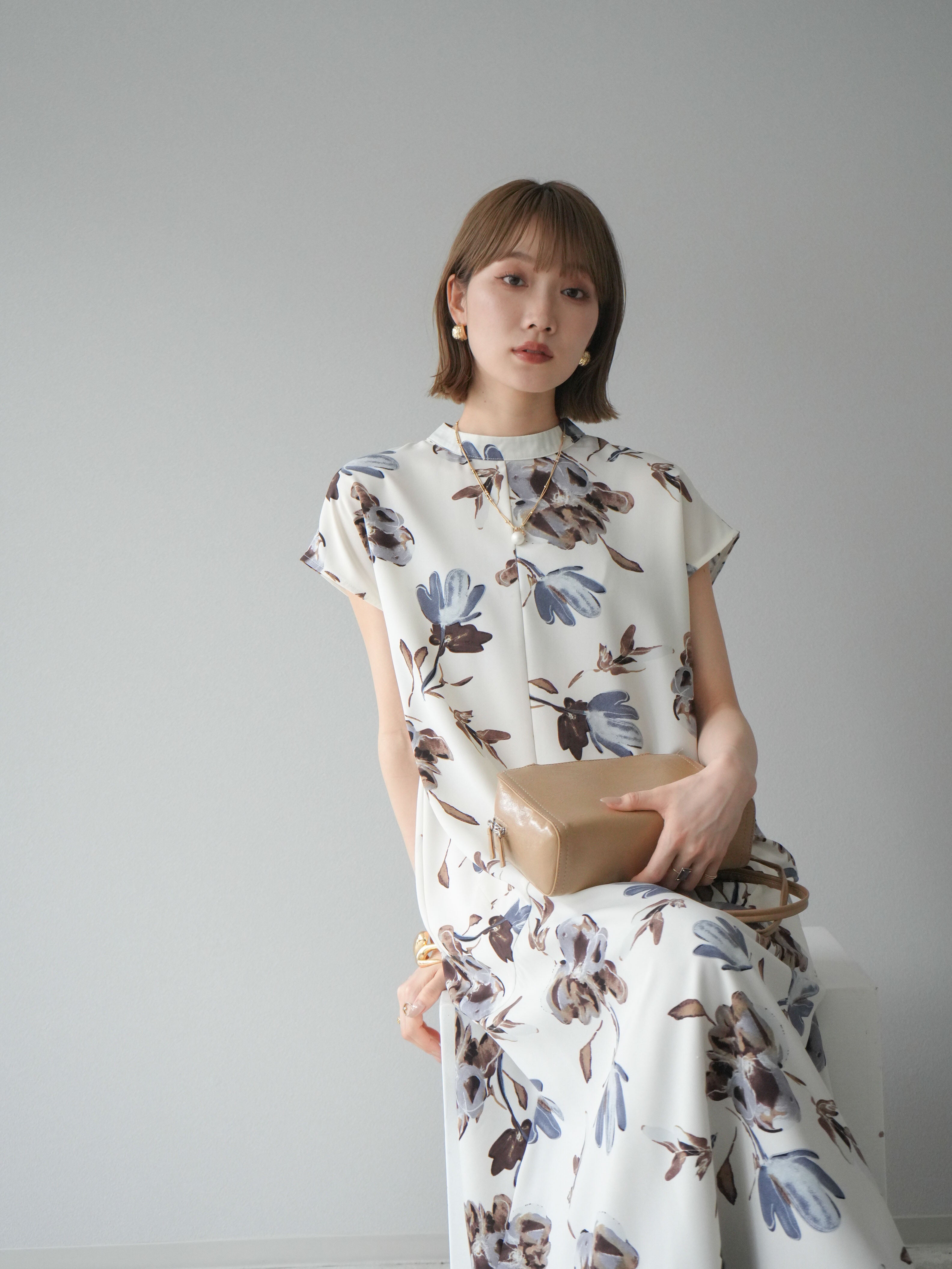 予約]フラワーパターンシアーヘムワンピース/アイボリー – Lumier