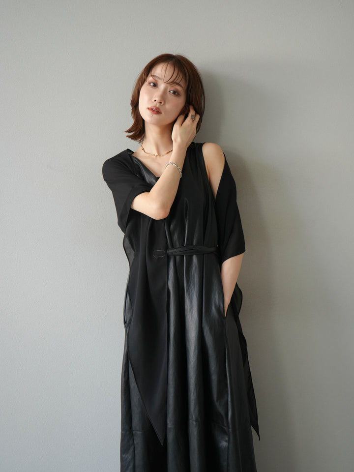 [予約]レザーAラインワンピース/ブラック