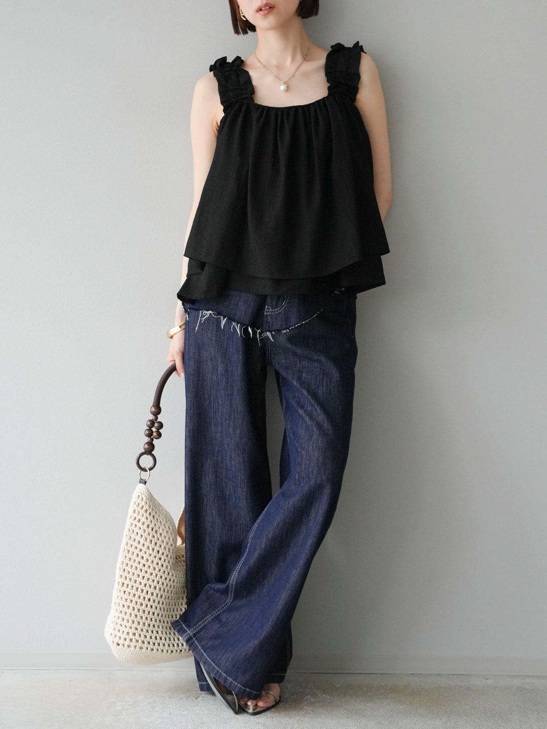 [SET] 縮肩喇叭背心 + 臀部設計牛仔褲 (2 件套)