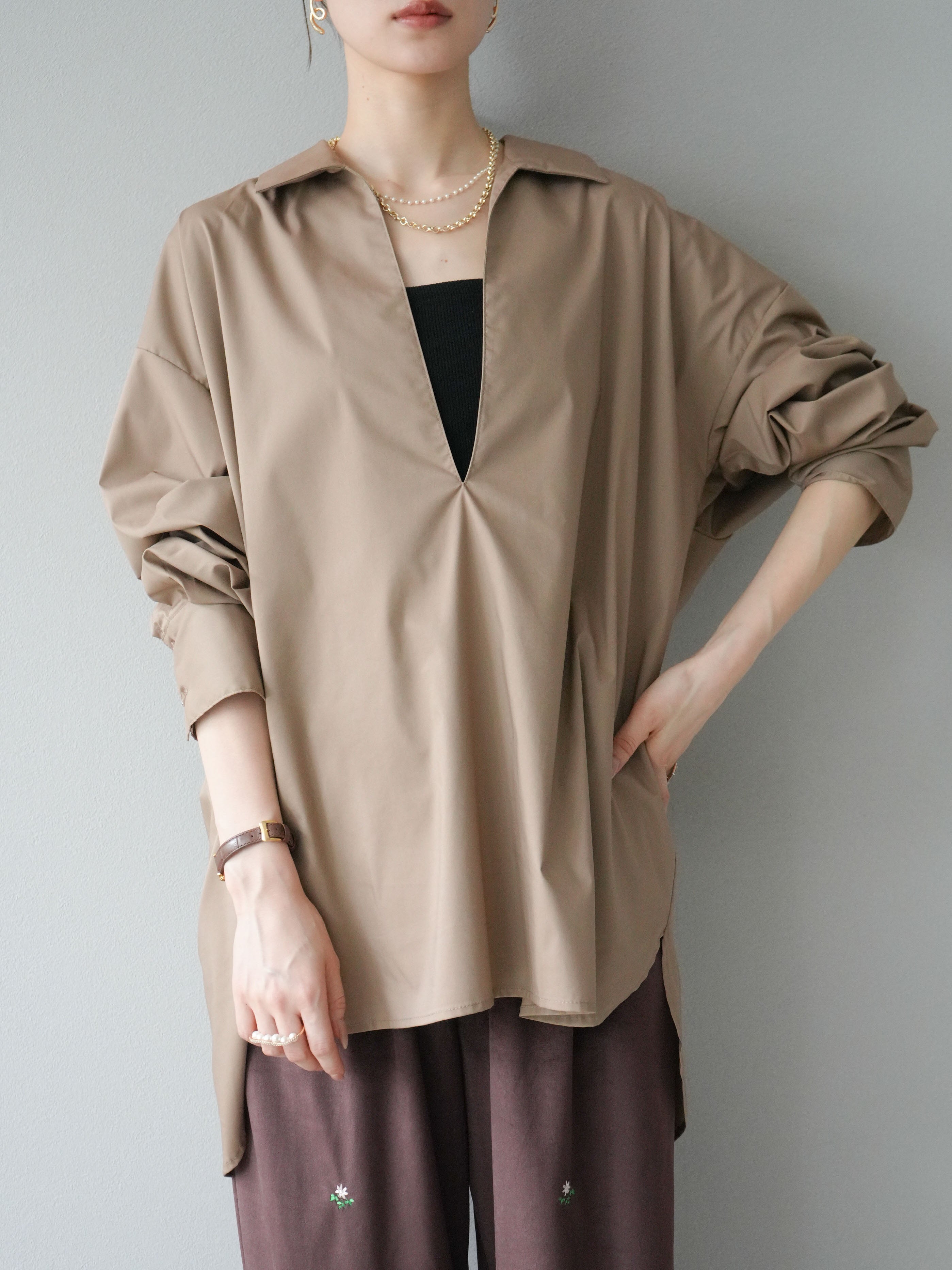 予約]ブロードディープスキッパーブラウス/ベージュ – Lumier