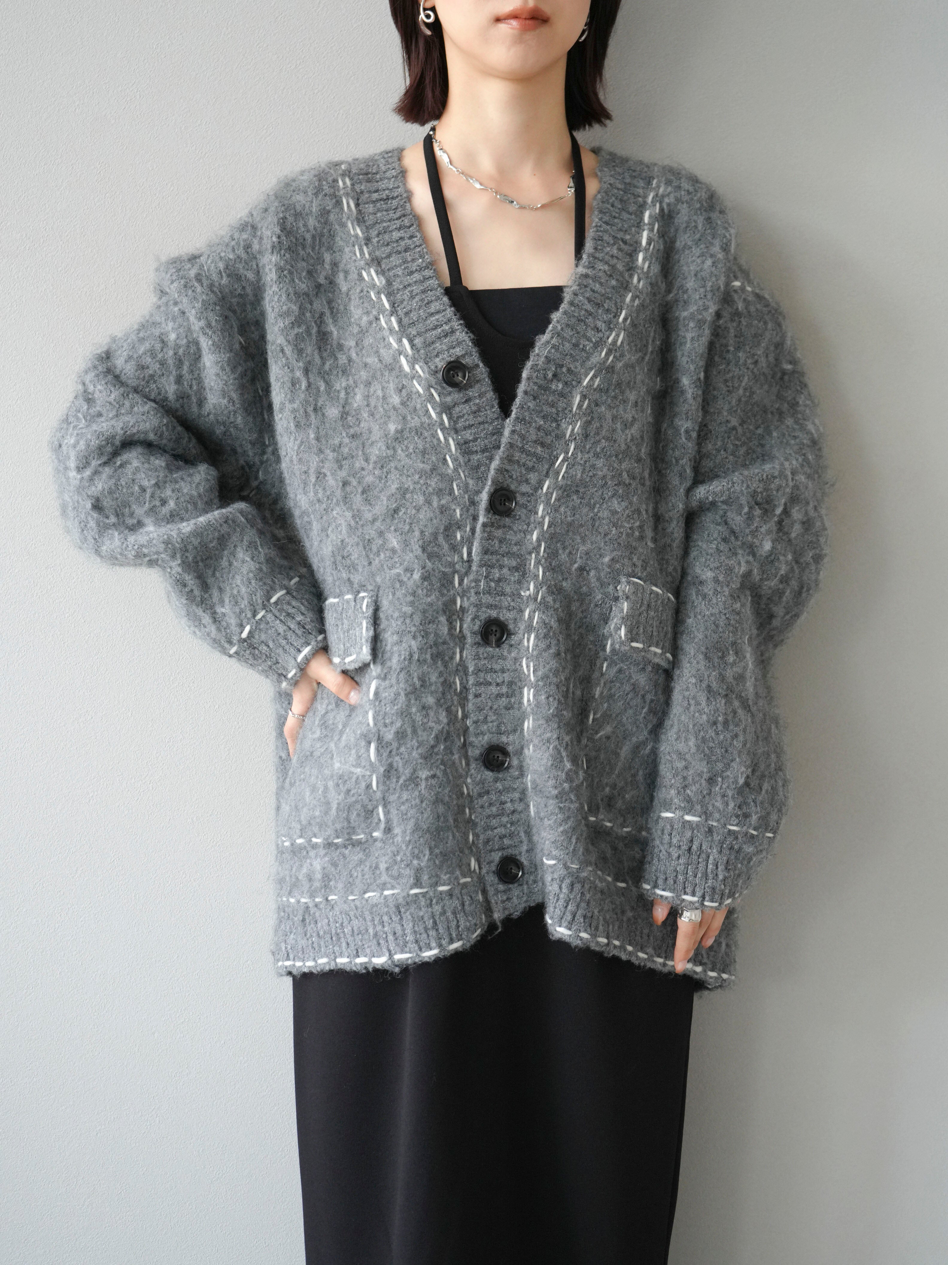 予約]ステッチVネックニットカーディガン/グレー – Lumier