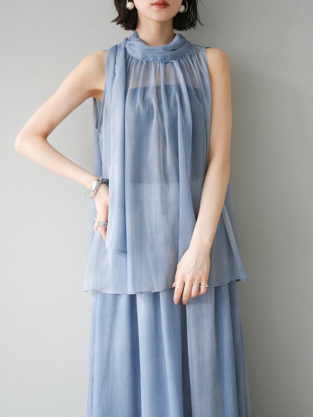 [予約]ニュアンスシアーホルターネックブラウス/ブルー