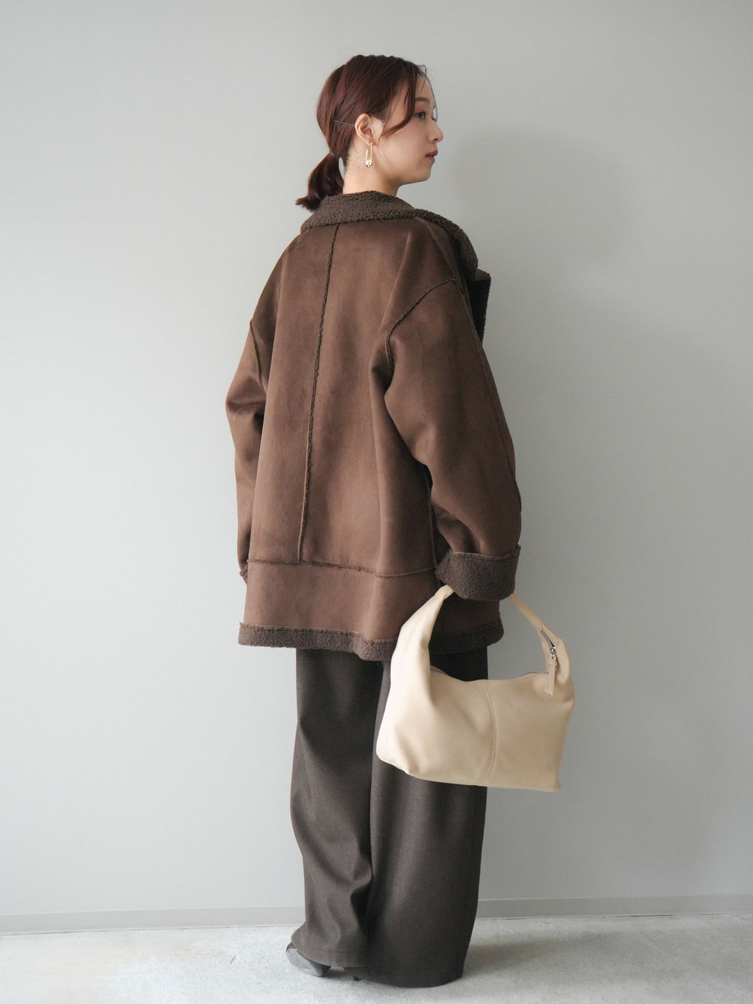 [SET]スタンドネックフェイクムートンミディアムコート+アニマル柄ベルト付きウールタッチワイドパンツ(2set)