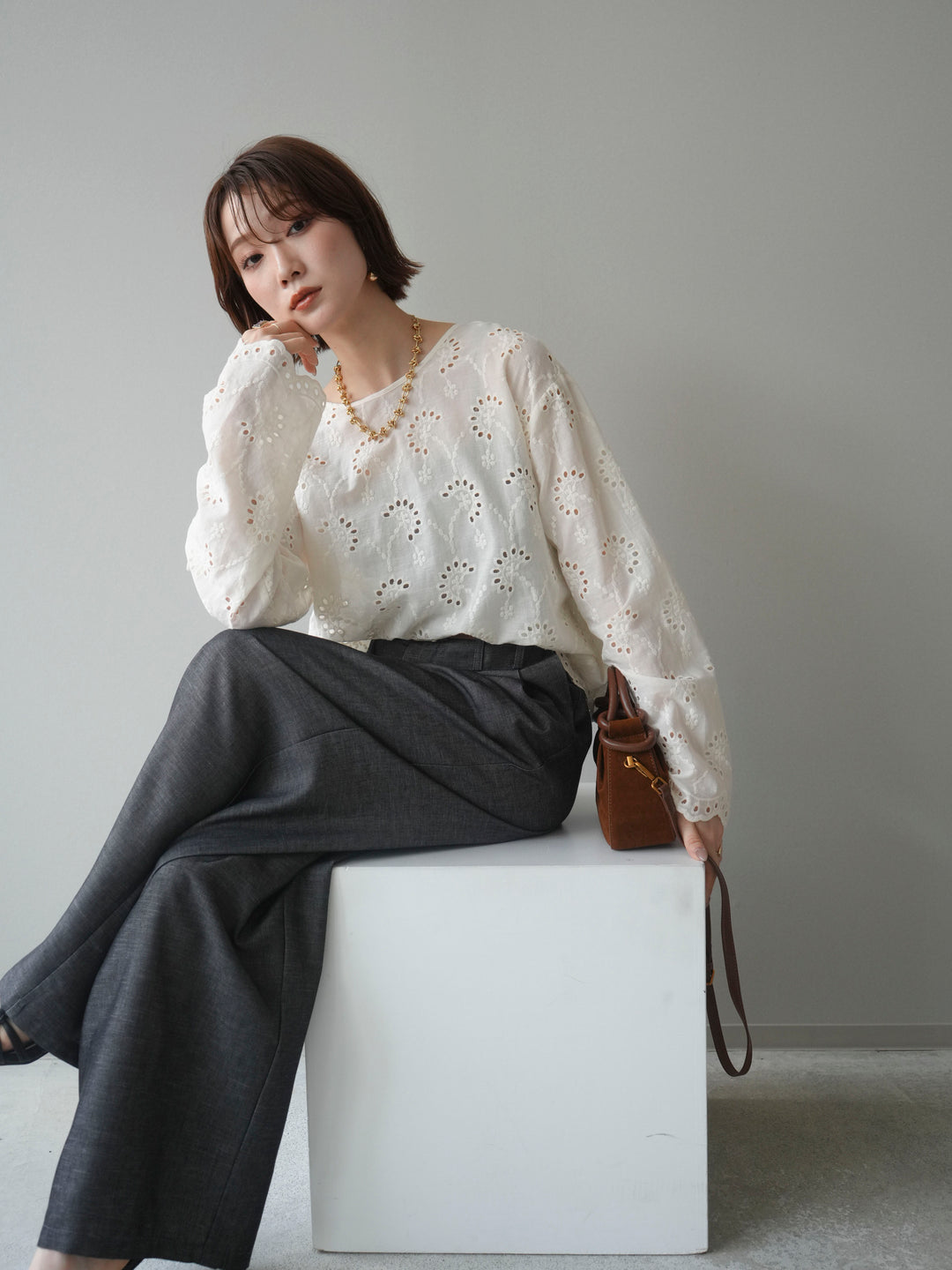 [予約]カットワークレースバックオープンブラウス/ivory