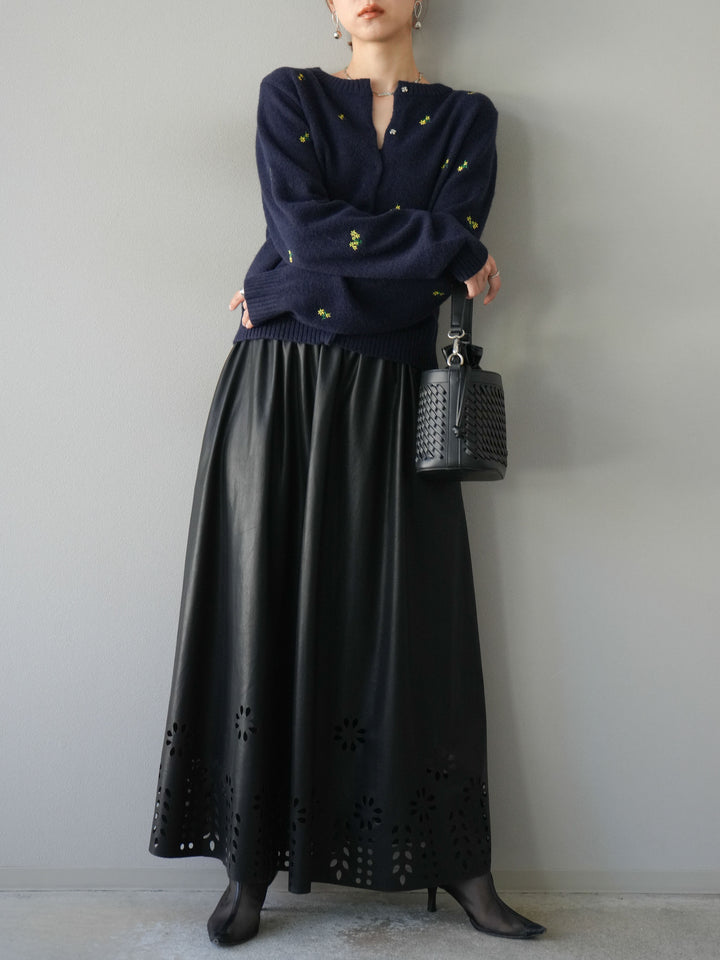 [予約]フラワーパンチングレザースカート/ブラック