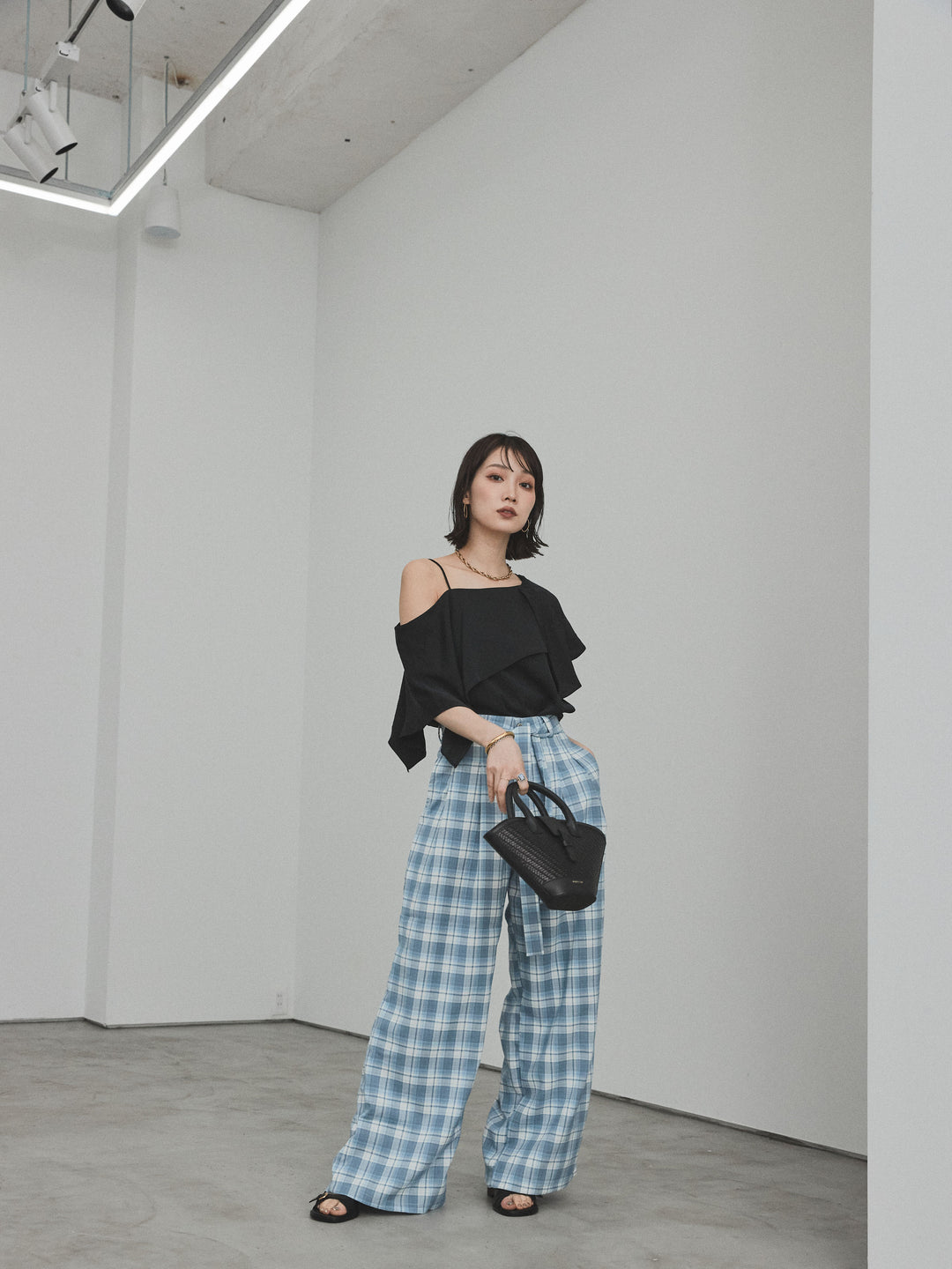 [SET]ワンショルラッフルブラウス+チェック柄ワイドパンツ(2set)