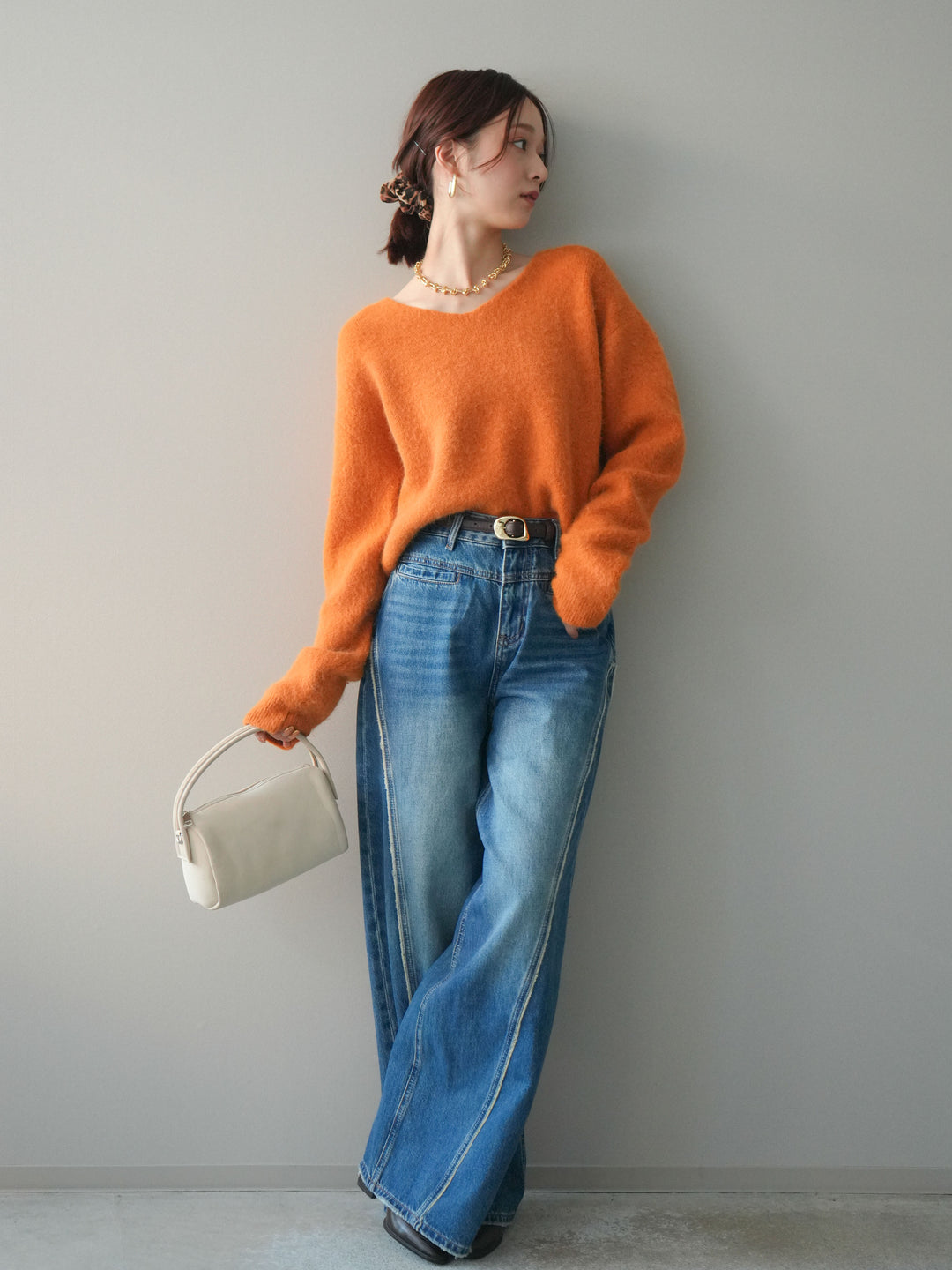 [SET]シュシュ付きアンゴラタッチVネックニットプルオーバー+サイドフリンジワイドデニムパンツ(2set)