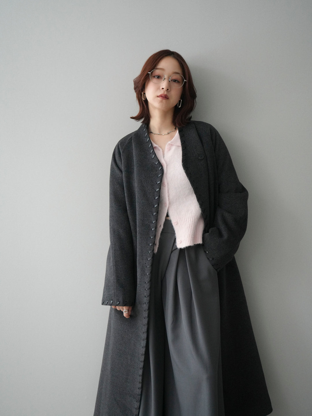 [SET]ハンドステッチ裏中綿ロングコート+モヘア衿付きボタンプルオーバー+テープベルトタックバギーパンツ(3set)