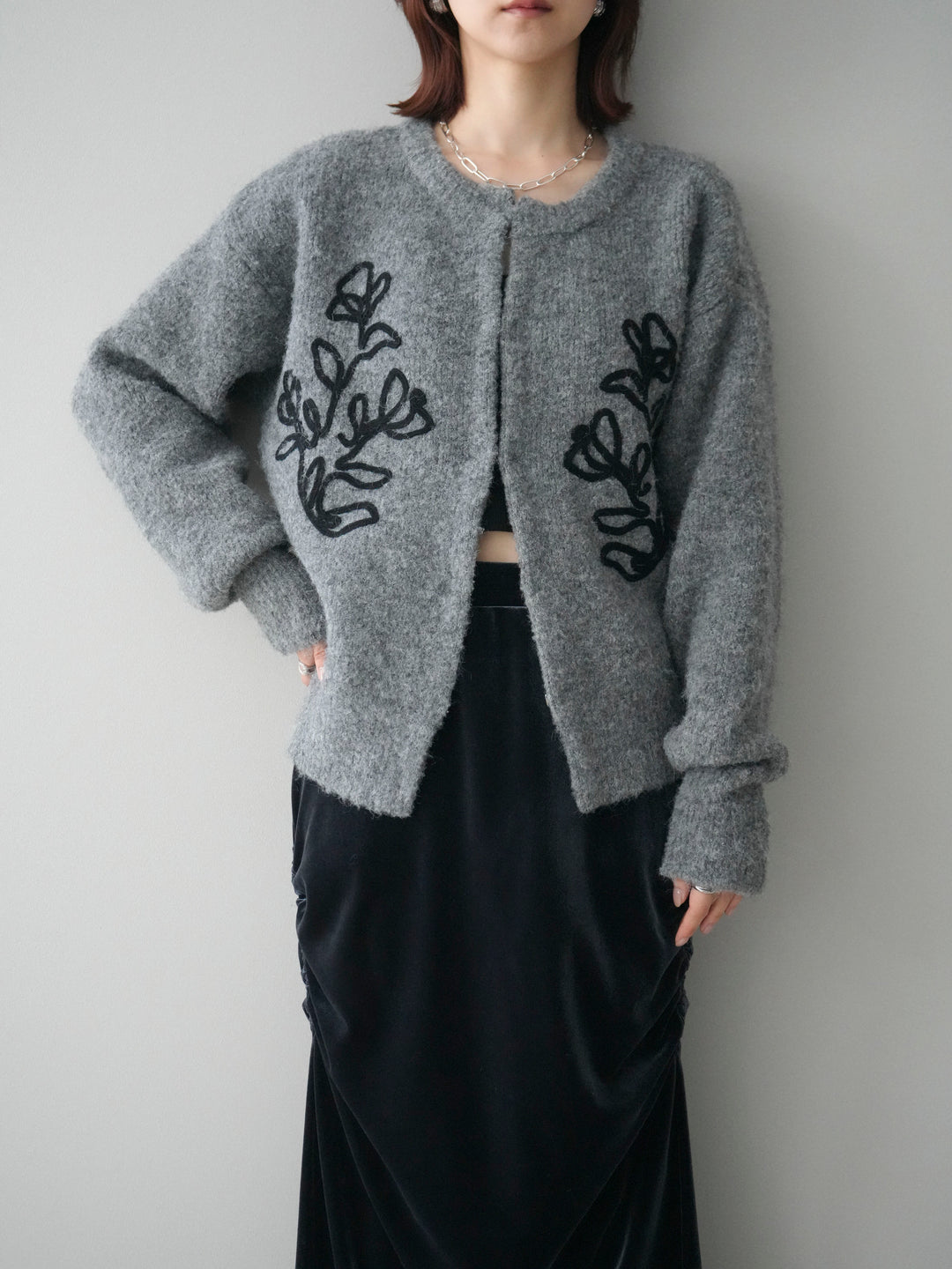 [SET]テープ刺繍ホック開きブークレニットカーディガン+選べるアクセセット(2set)