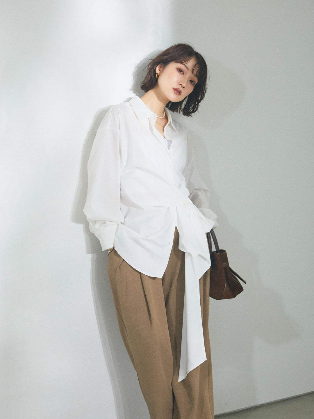 【Allure】[SET]ウエストアシメリボンシャツ+アシンメトリーウエストタックパンツ(2set)