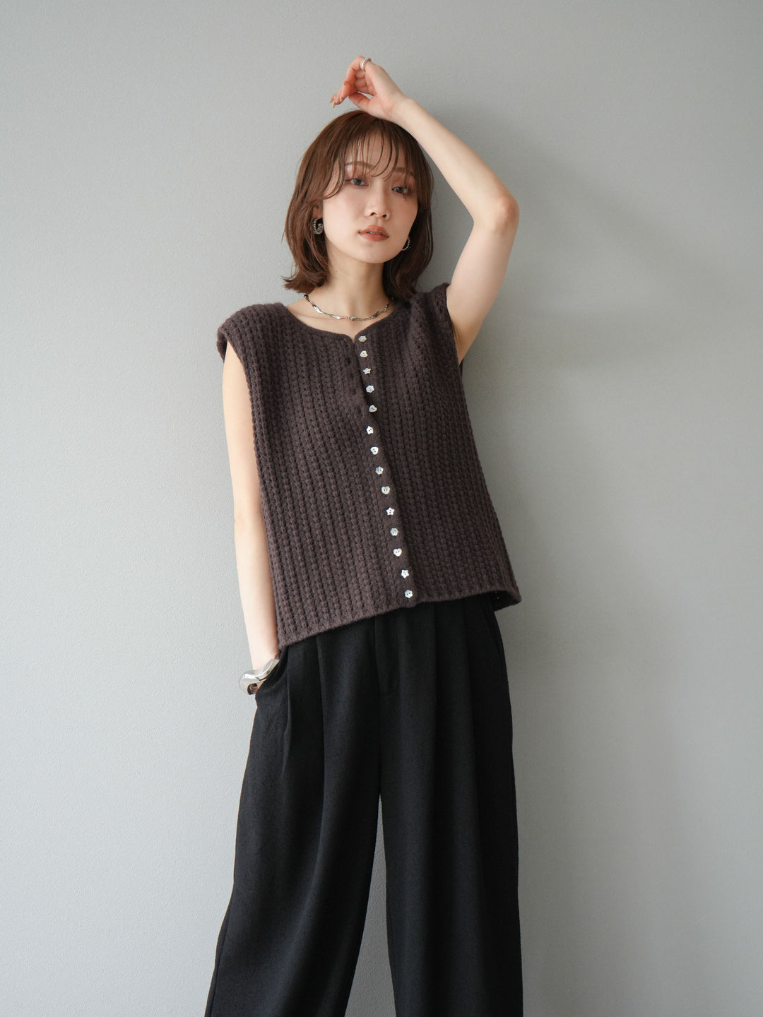 [予約]ランダムボタンニットベスト/ブラウン