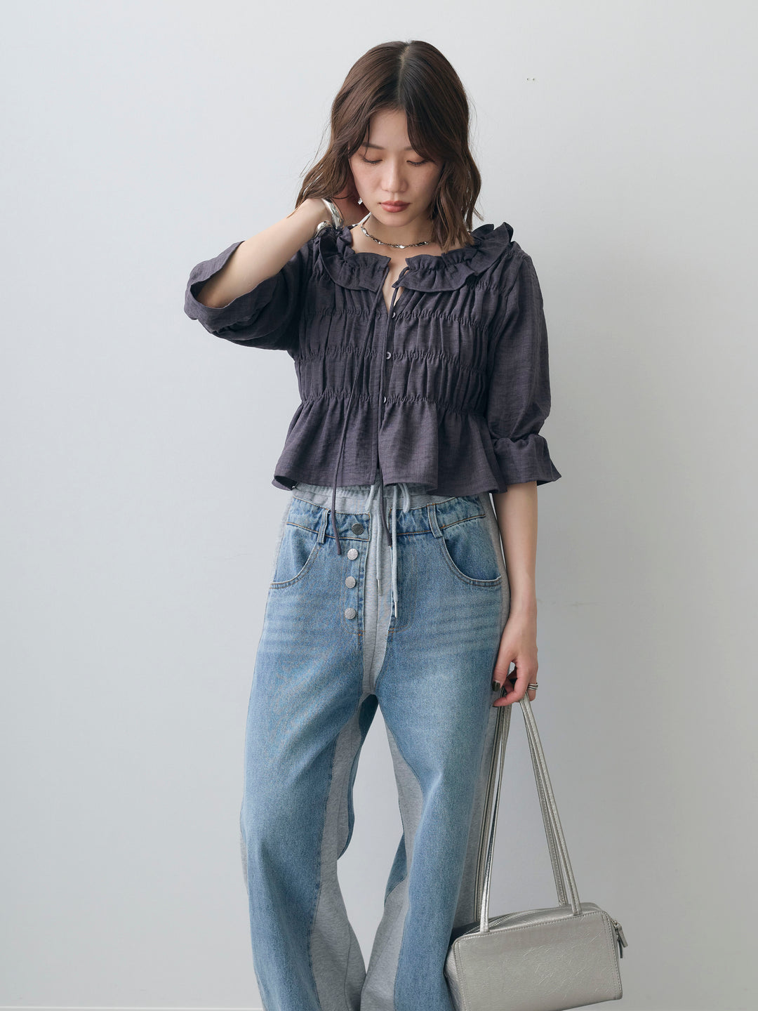 [SET]フリルネックシャーリングブラウス+デニム切替スウェットパンツ(2set)