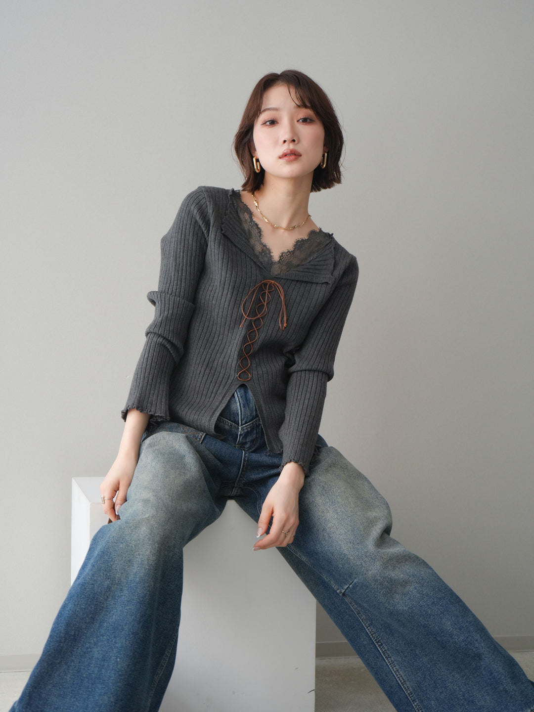 [予約]レースネックレースアップリブニットトップス/gray