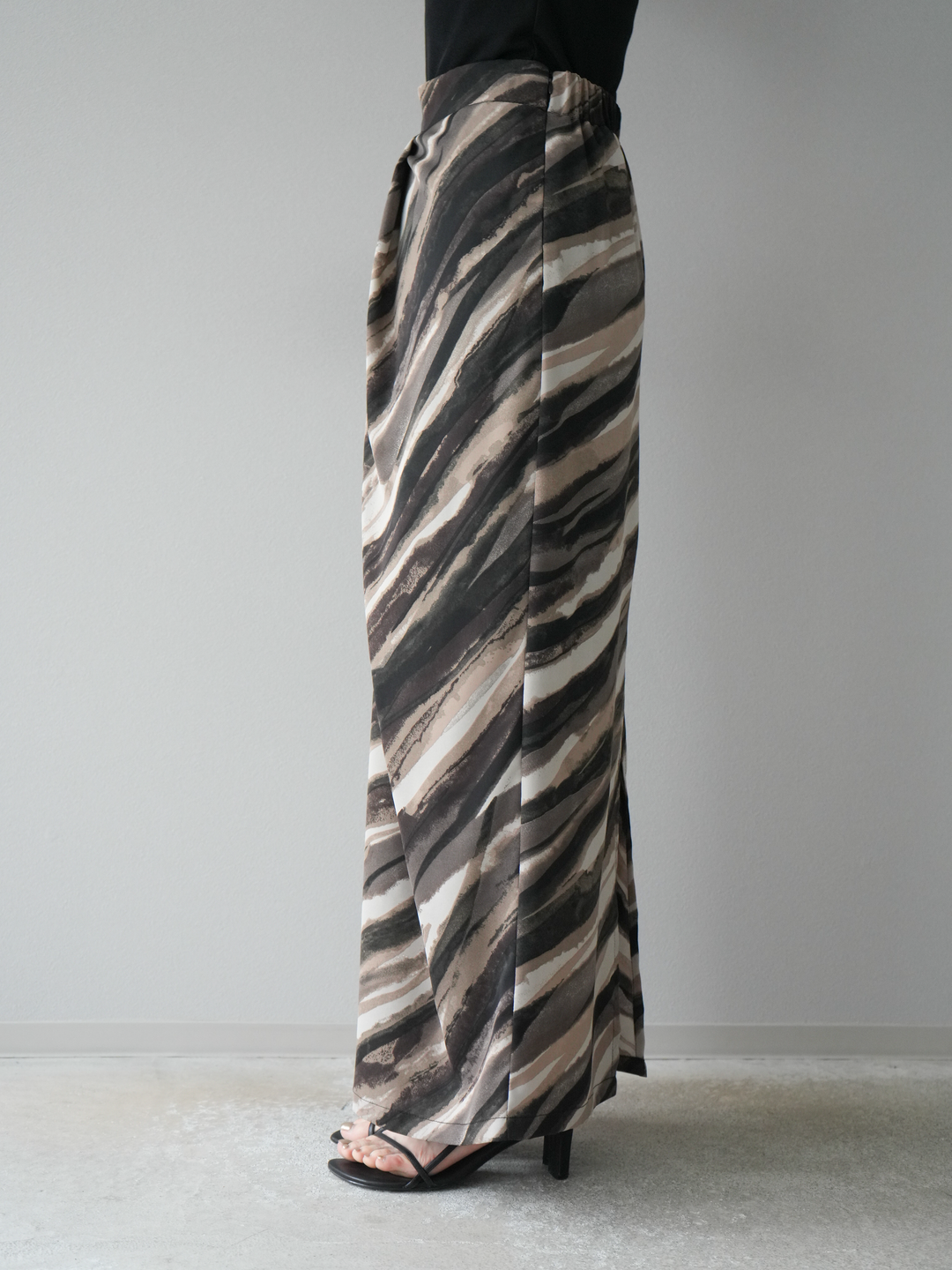 [予約]ニュアンスプリントタックIラインスカート/ブラウン