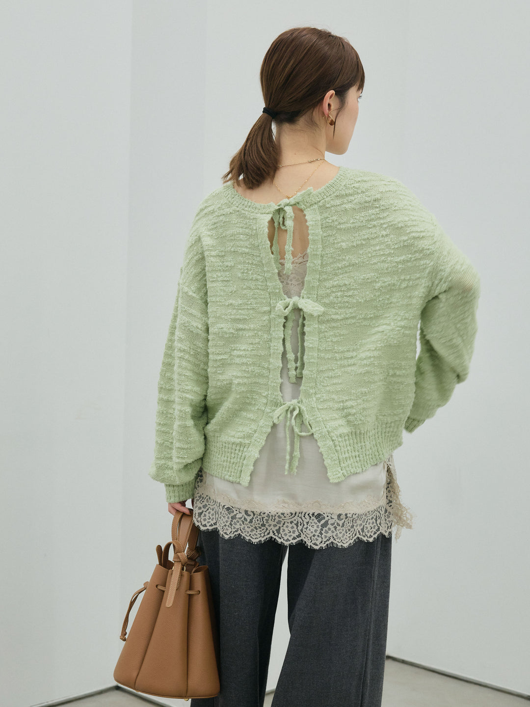 【Allure】[SET]バックリボンニュアンスブークレニットプルオーバー+ループデザインツイルワイドパンツ(2set)