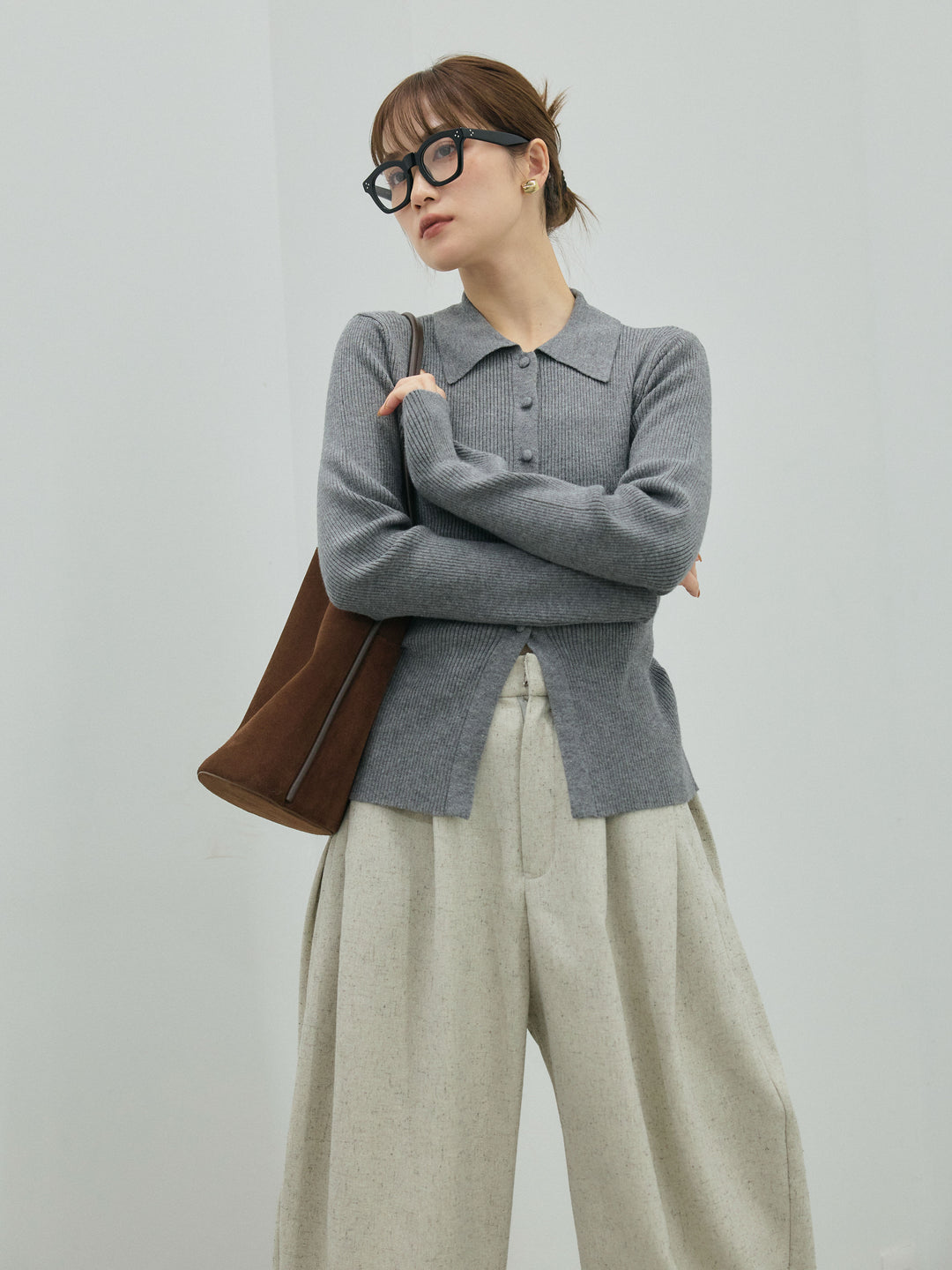 [予約]くるみボタンポロリブニットトップス/charcoal