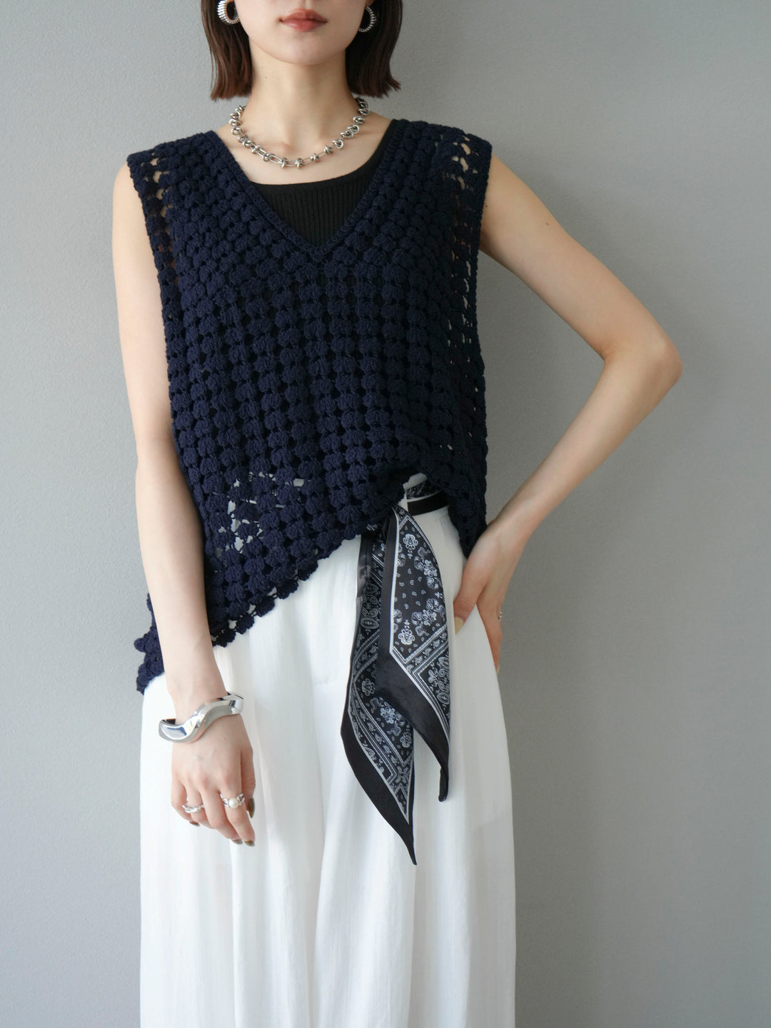 [予約]レースアップクロシェ編みニットベスト/ネイビー