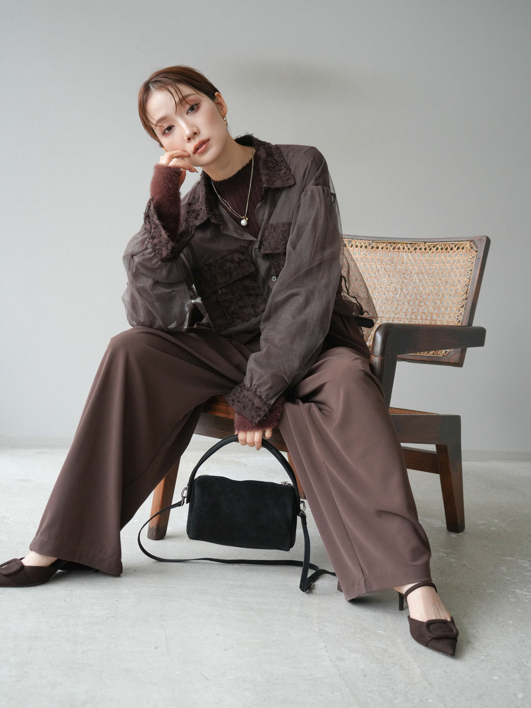 [SET]フリンジジャガード×チュールレイヤードシャツ+アームシャギーランダムリブニットトップス+ベルト付タックワイドパンツ(3set)