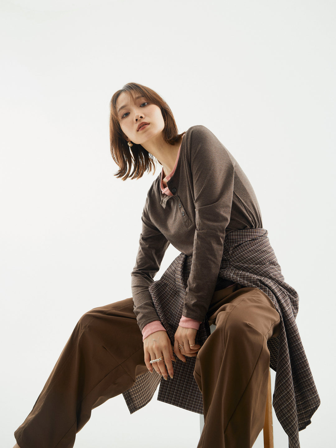 【Allure】[SET]配色レイヤードヘンリーネックトップス+チェックBIGカフスオーバーシャツ(2set)