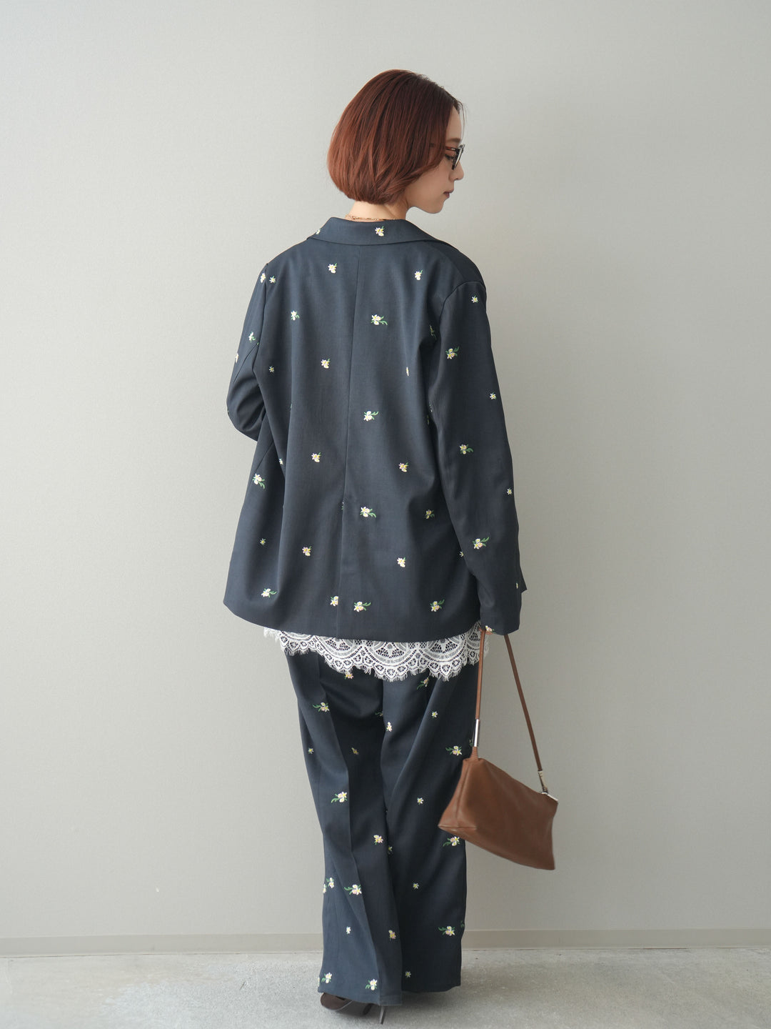 [予約]フラワー刺繍タックパンツ/navy