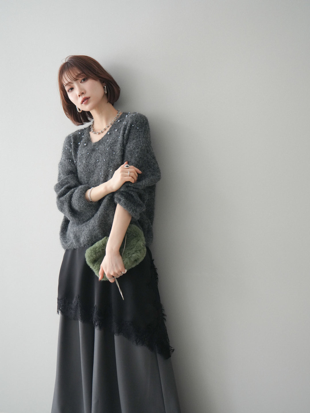 [SET]パール×ビジューVネックニットプルオーバー+アシンメトリーサテンレースキャミソール+テープベルトタックバギーパンツ(3set)